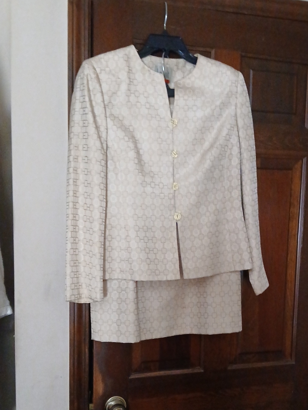 Cream Textured Two-Piece Business Suit